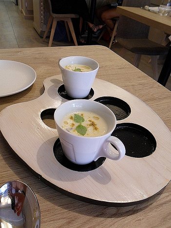 20160914_SAM_8052_ES71 amuse bouche - cauliflower cream soup with mussels